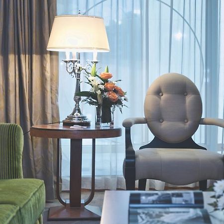 Wiseman Grand Hotel Doha Buitenkant foto A living room at the hotel