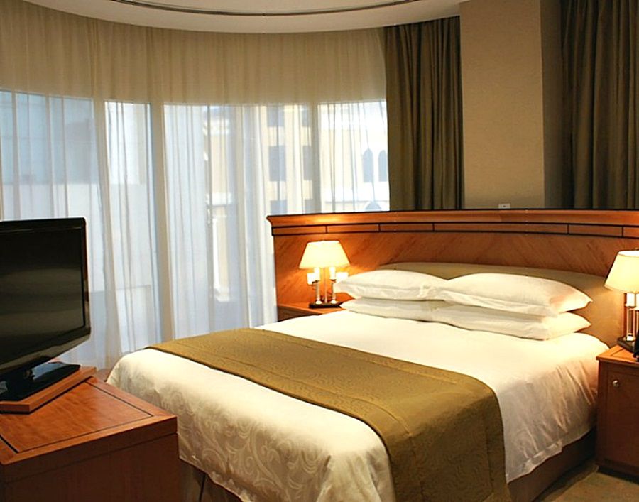Wiseman Grand Hotel Doha Buitenkant foto A bedroom in a hotel