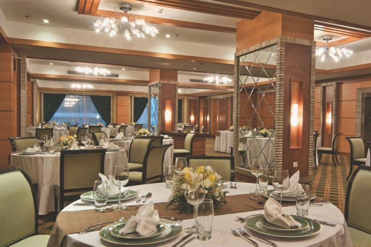 Wiseman Grand Hotel Doha Buitenkant foto The ballroom