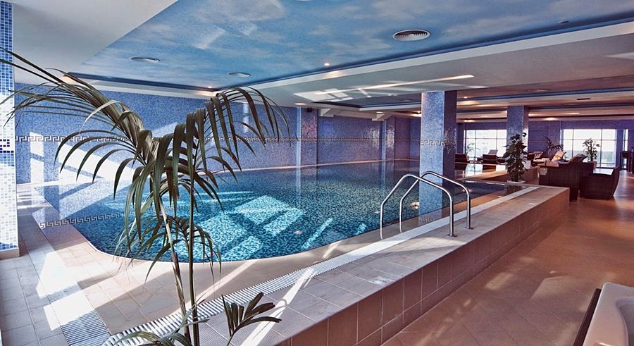 Wiseman Grand Hotel Doha Buitenkant foto The swimming pool at the hotel